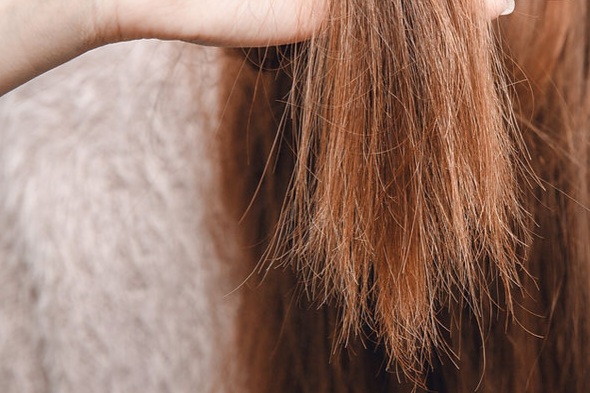 Água com calcário causa danos ao cabelo?